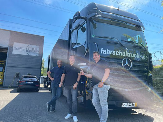 Fahrschultrucks.de - Ihr starker Partner für Miete - Leasing - Kauf von Fahrschulnutzfahrzeugen.