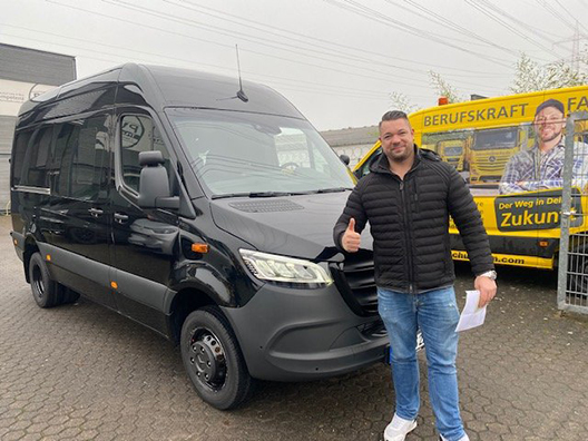 Fahrschultrucks.de - Ihr starker Partner für Miete - Leasing - Kauf von Fahrschulnutzfahrzeugen.