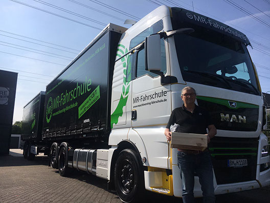 Fahrschultrucks.de - Ihr starker Partner für Miete - Leasing - Kauf von Fahrschulnutzfahrzeugen.